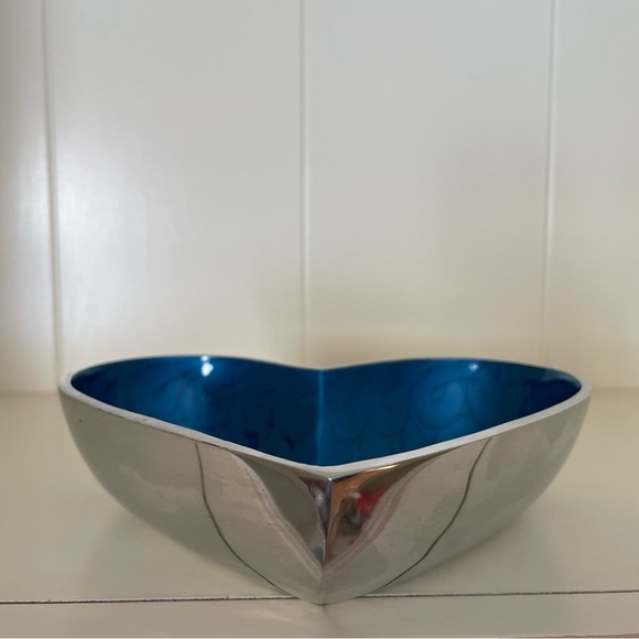 SouvNear Valentine’s Day Love Bowl Blue Heart Shaped Aluminum Serving Candy Dish - Picture 6 of 9